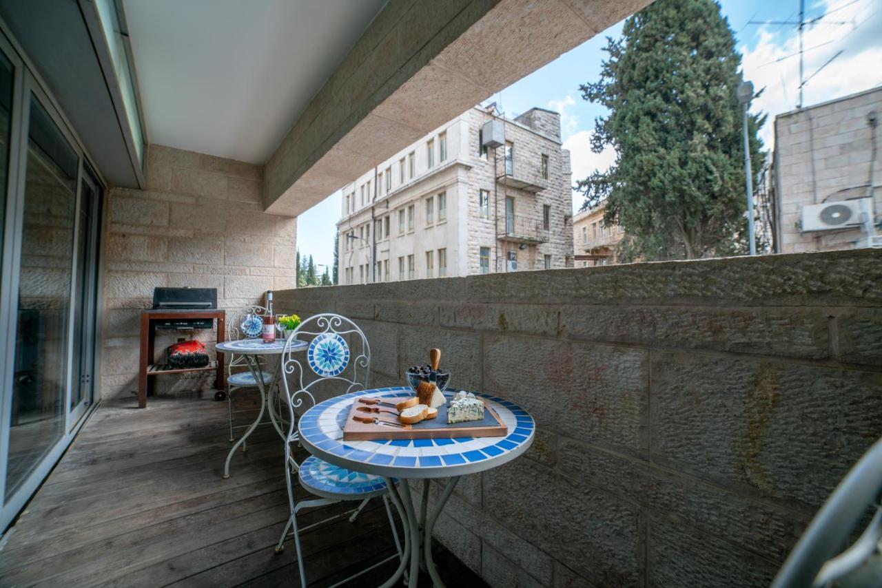 Art In Mamila - King David Apartment