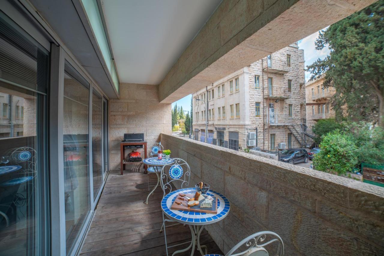 Art In Mamila - King David Apartment