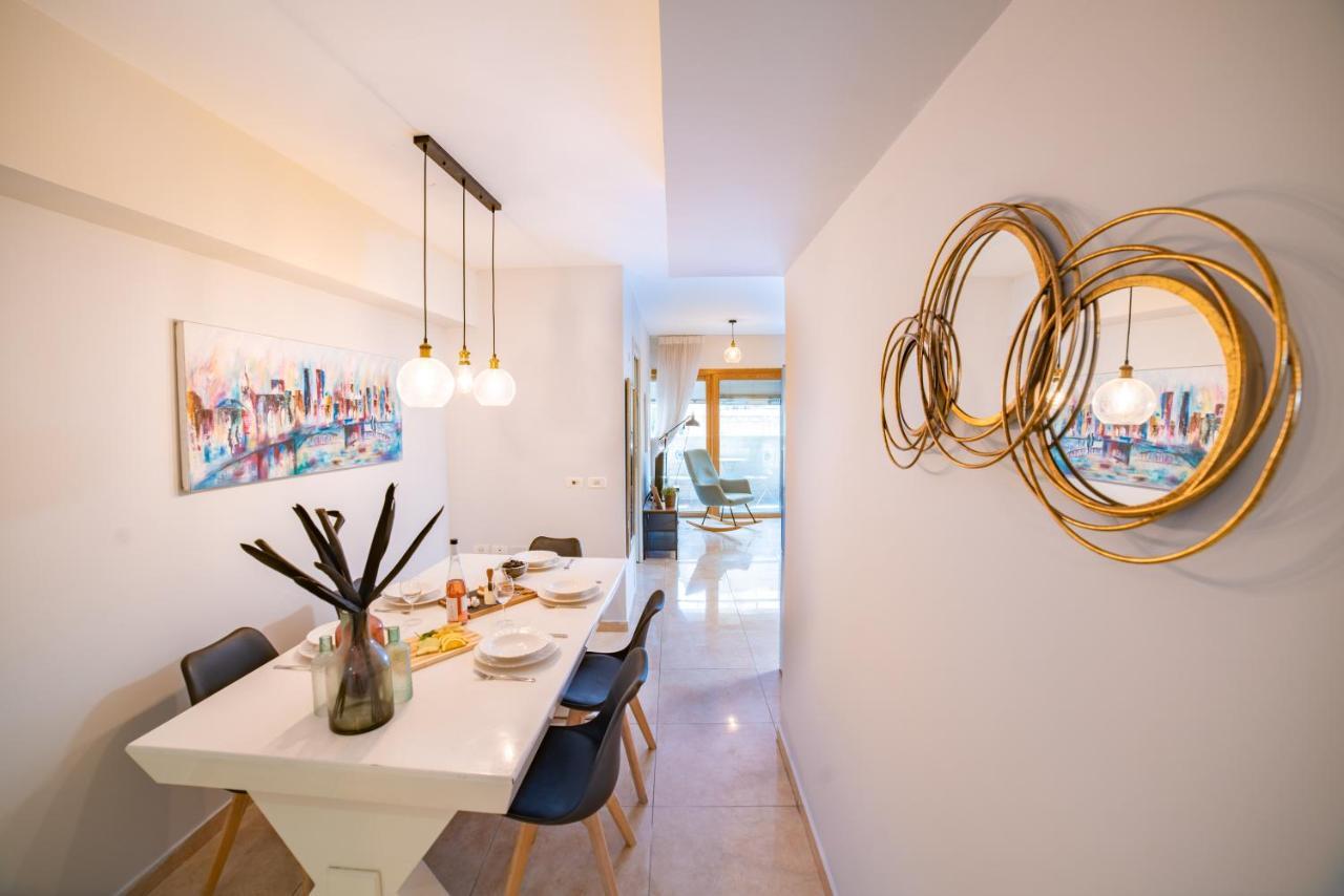 Art In Mamila - King David Apartment