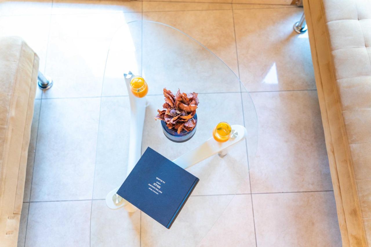 Art In Mamila - King David Apartment